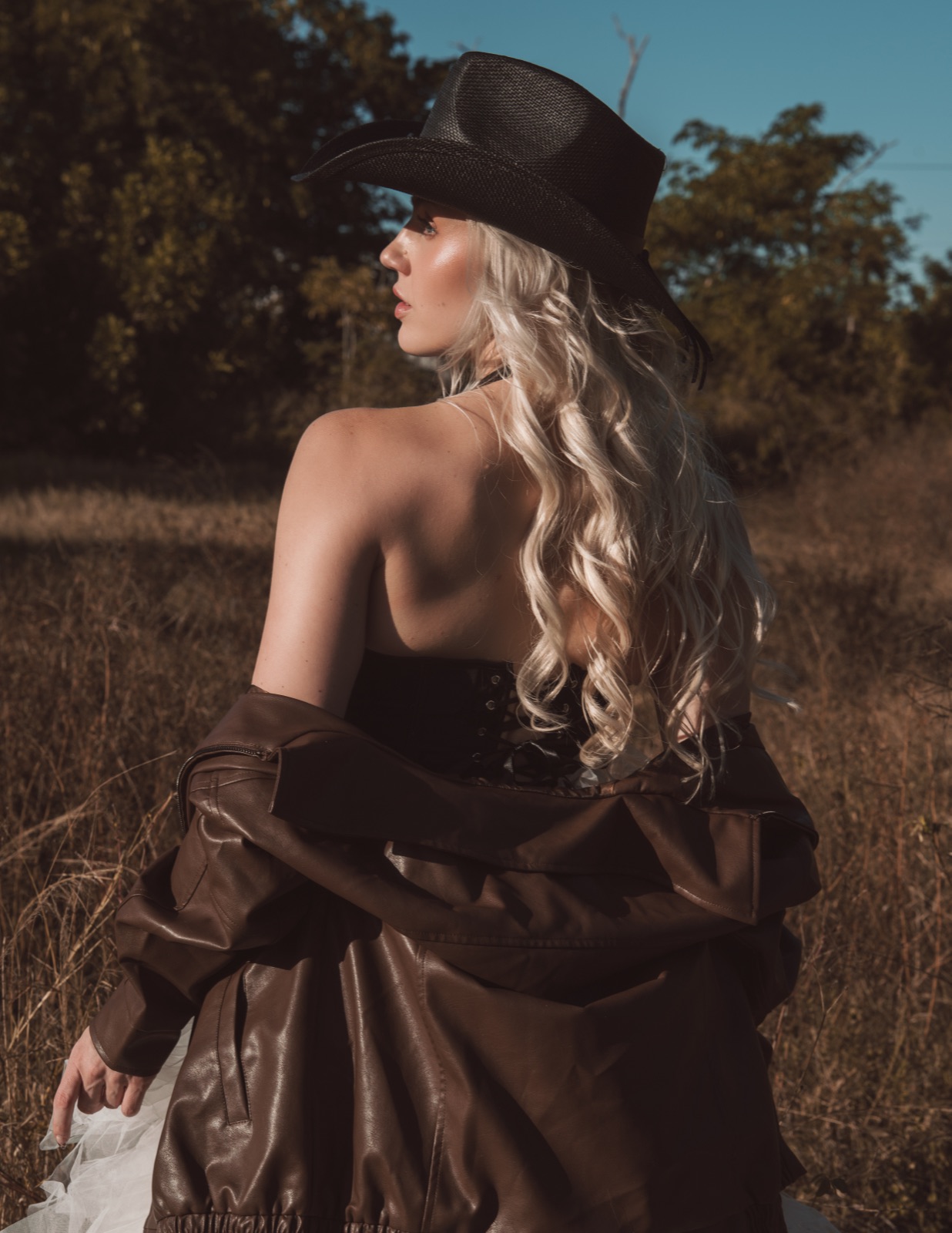 Ida Angelma from behind in a cowboy hat and leather jacket